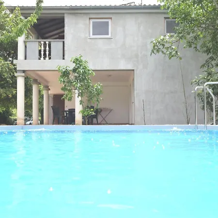 Apartment Apartment In Holiday Home With Pool Banjole