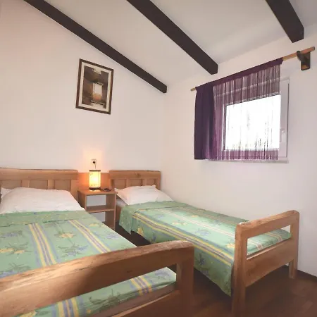 Apartment Apartment In Holiday Home With Pool *