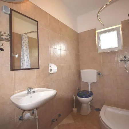 Apartment In Holiday Home With Pool Banjole