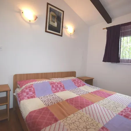 Apartment Apartment In Holiday Home With Pool Banjole
