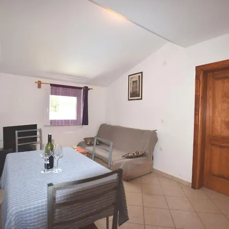 Apartment Apartment In Holiday Home With Pool *