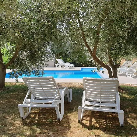 Apartment In Holiday Home With Pool Banjole