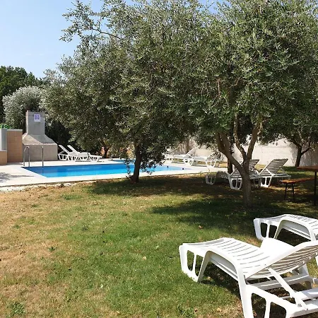 Apartment Apartment In Holiday Home With Pool Banjole