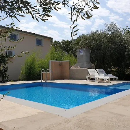 In With Pool Appartamento